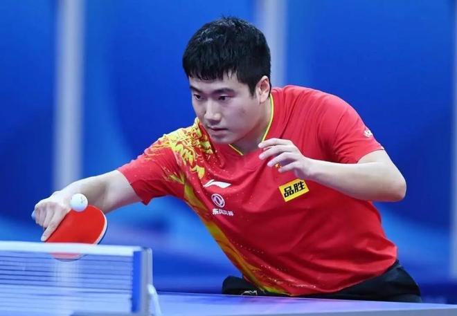 己的足球传 己的足球传